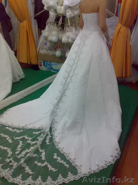 Срочно продам шикарное свадебное платье со шлейфом - Изображение #1, Объявление #675620